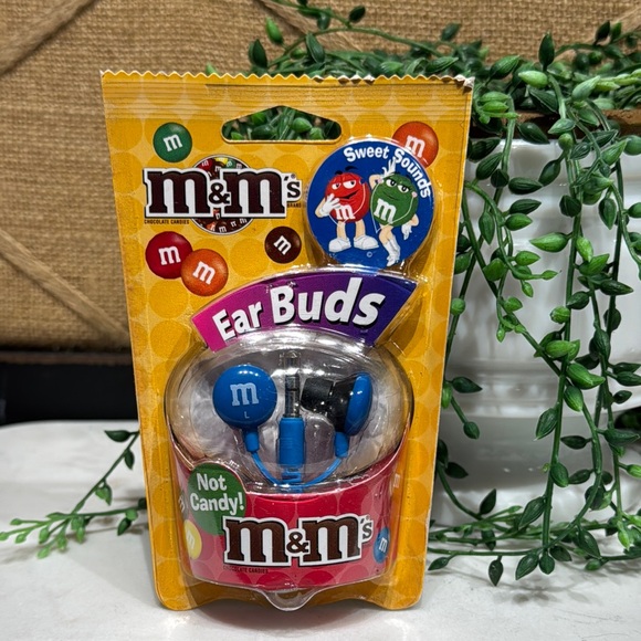M&M earbuds - Picture 1 of 2
